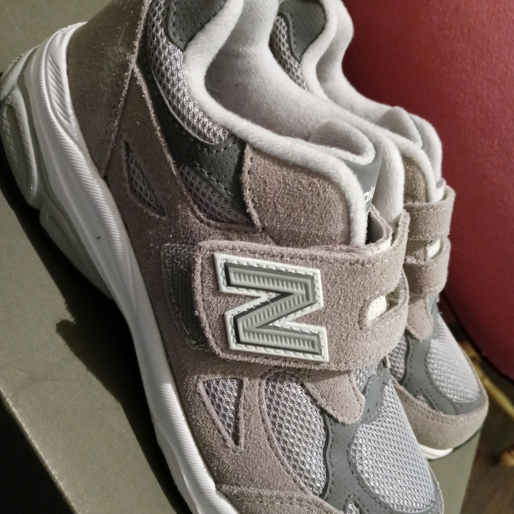 New pair of new balance size 1.5 boy